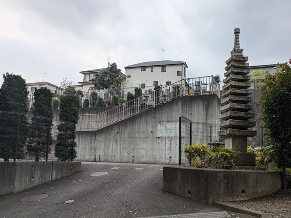 三ツ沢霊園